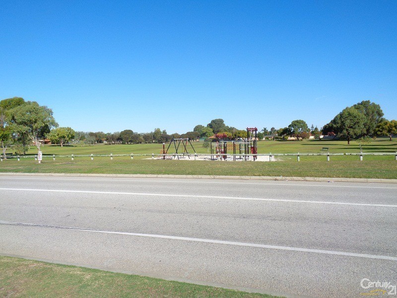 100 The Avenue, Warnbro WA 6169