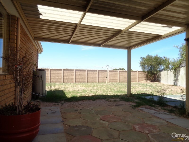 8  Fox Close, Waikiki WA 6169