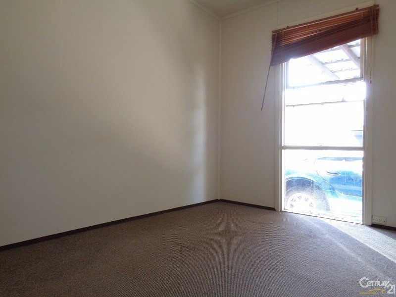 4 Mangles Street, Warnbro WA 6169