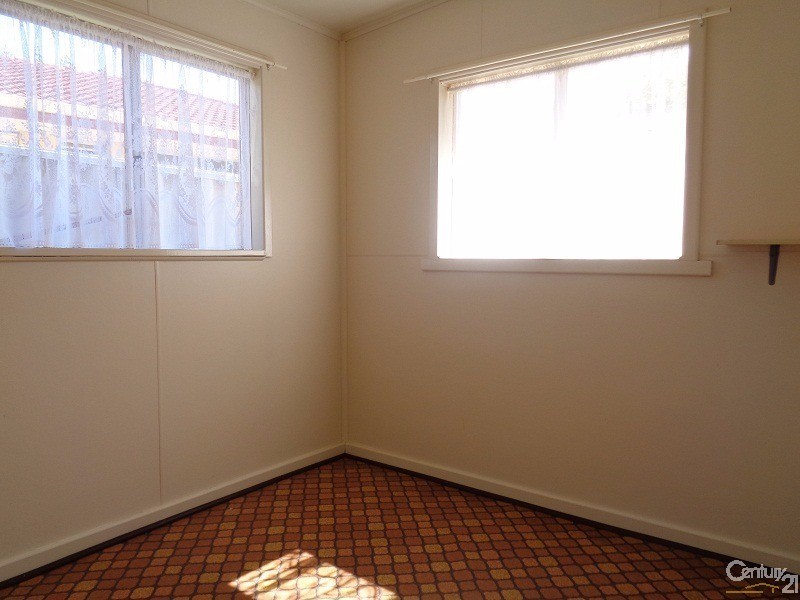 4 Mangles Street, Warnbro WA 6169