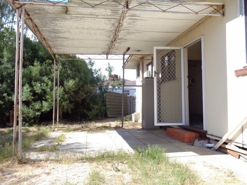 4 Mangles Street, Warnbro WA 6169