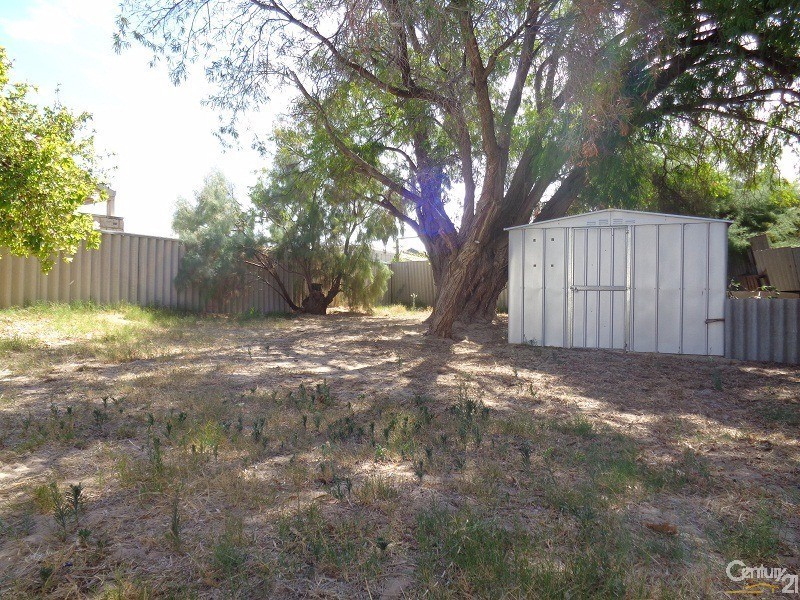 4 Mangles Street, Warnbro WA 6169