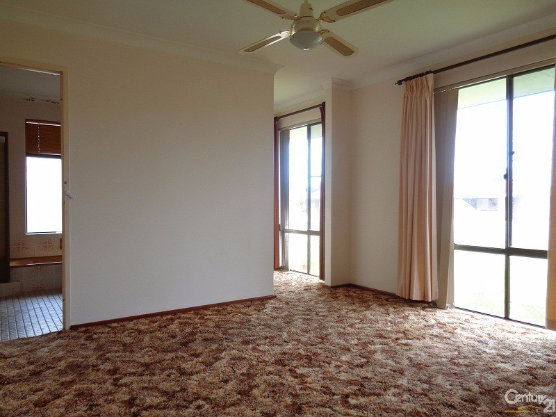 27 Seabrooke Avenue, Rockingham WA 6168