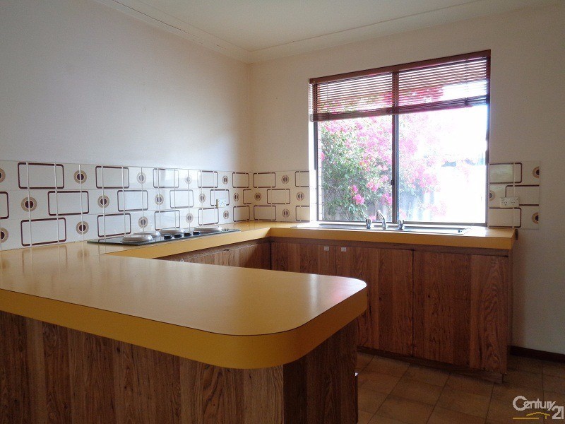 27 Seabrooke Avenue, Rockingham WA 6168