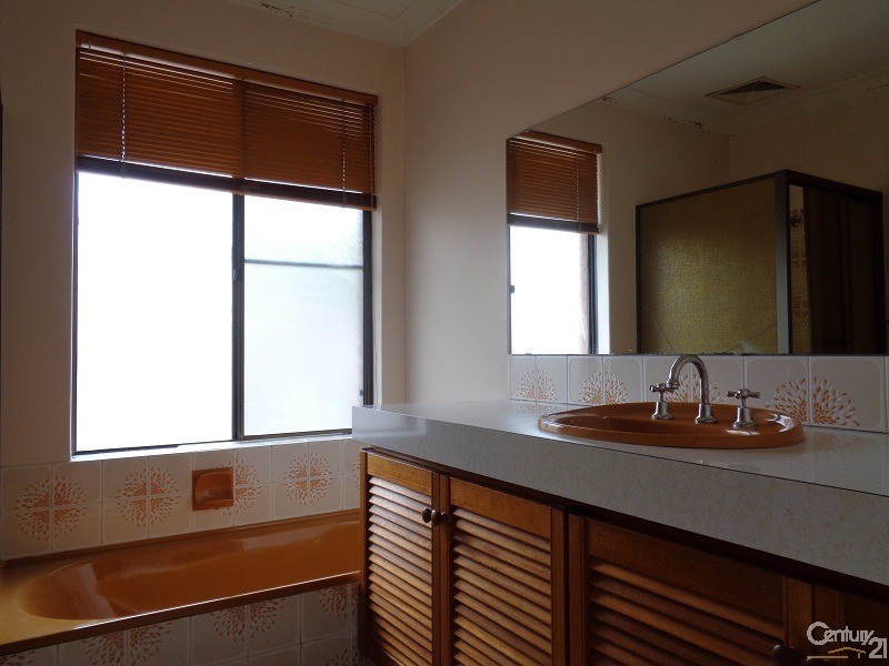 27 Seabrooke Avenue, Rockingham WA 6168