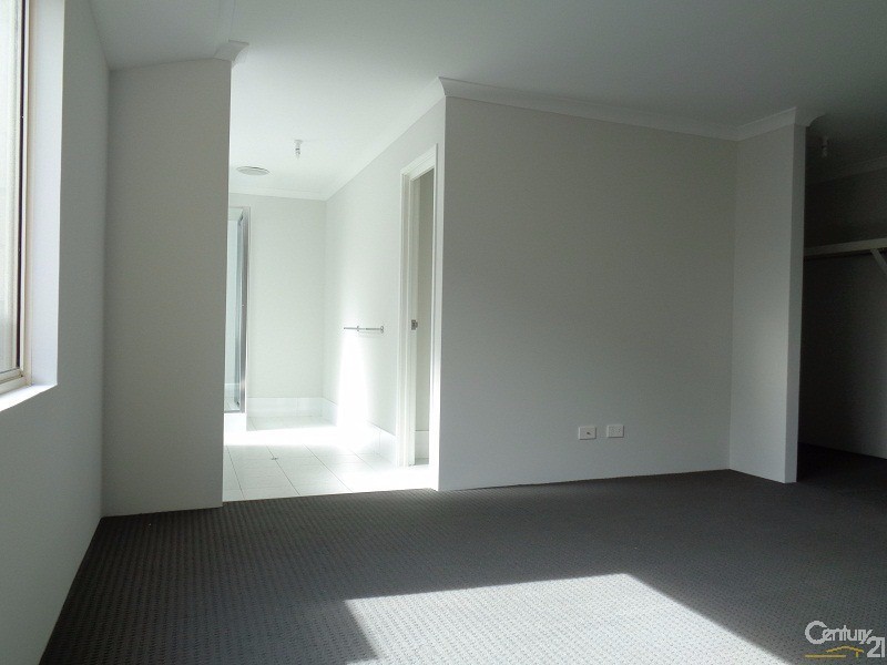 63 Bottlenose Circuit, Waikiki WA 6169