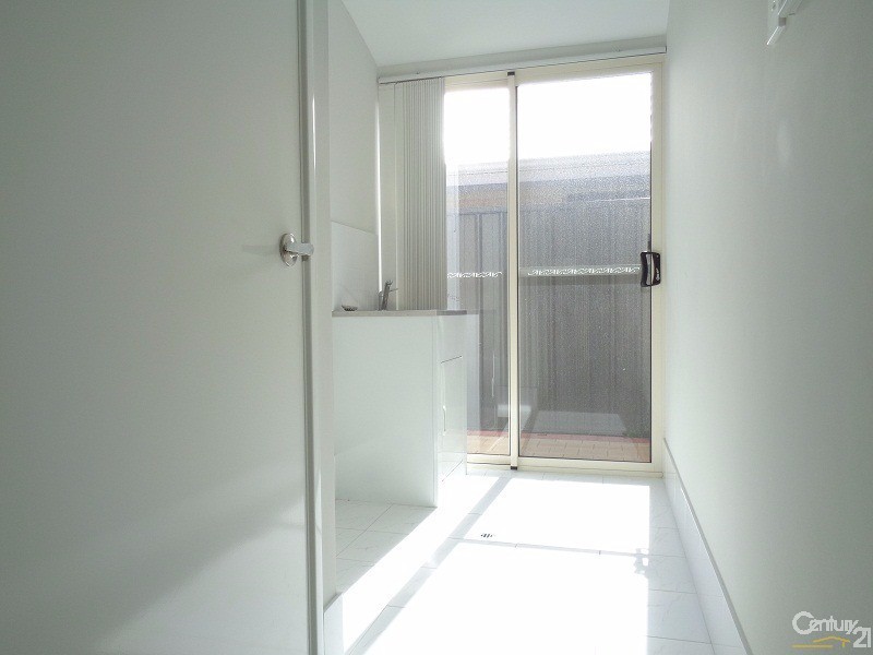 63 Bottlenose Circuit, Waikiki WA 6169