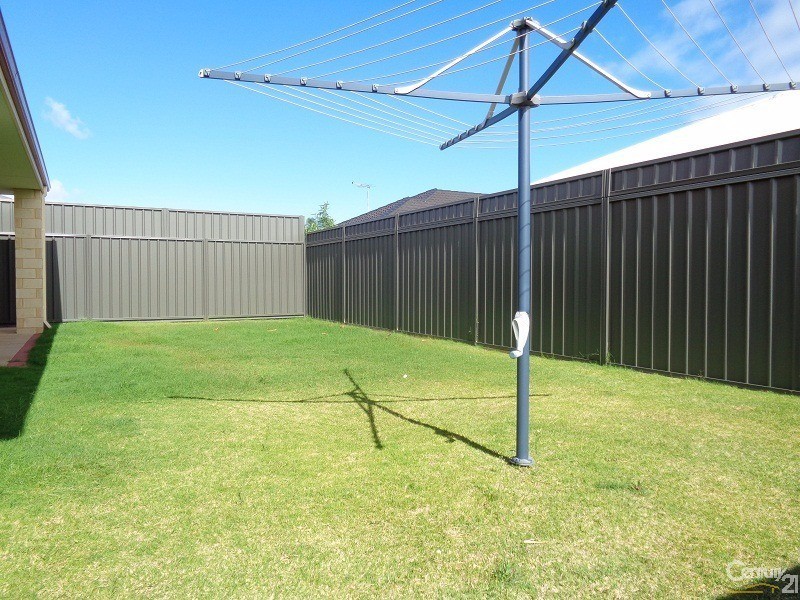 63 Bottlenose Circuit, Waikiki WA 6169