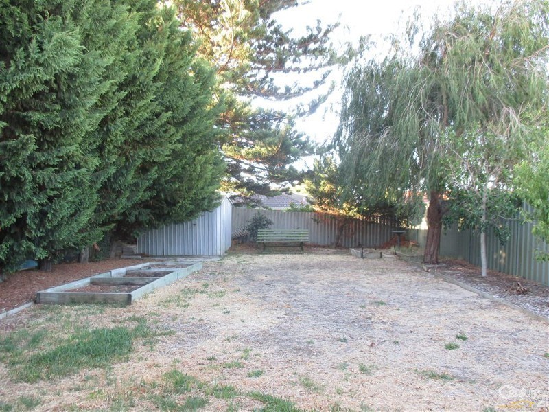 18B  Grove Street, Shoalwater WA 6169