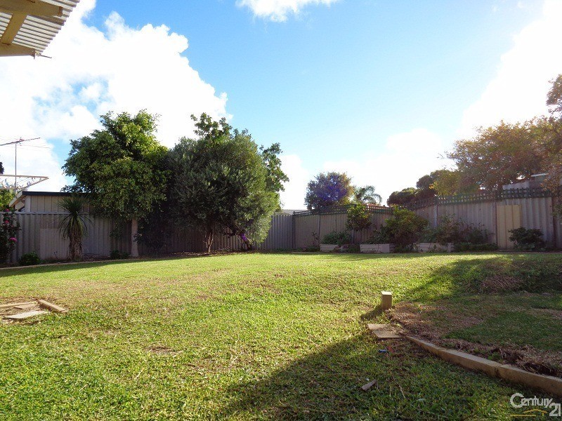 13 Millgrove Avenue, Cooloongup WA 6168