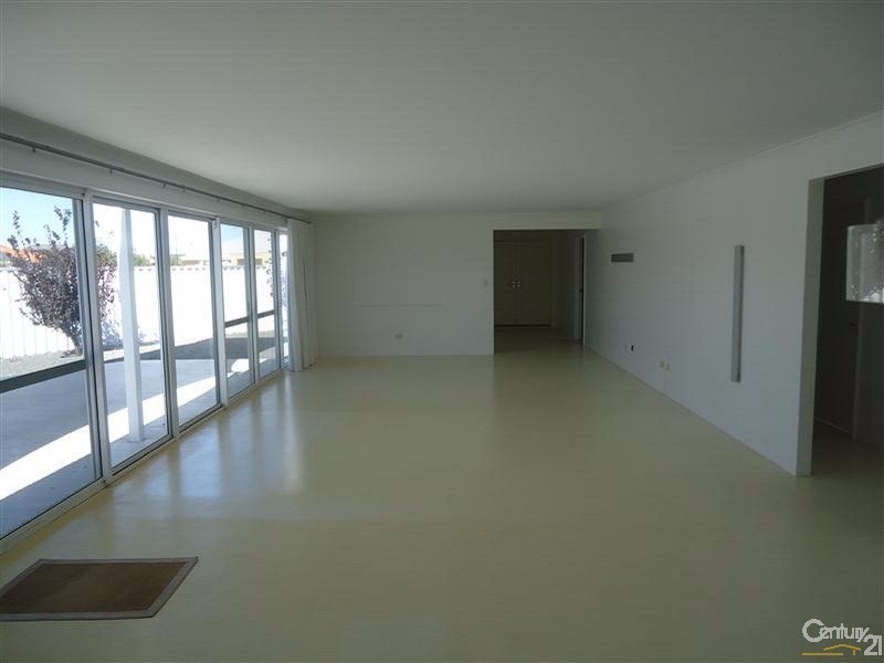 2 Valheru Avenue, Rockingham WA 6168