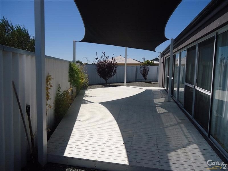 2 Valheru Avenue, Rockingham WA 6168