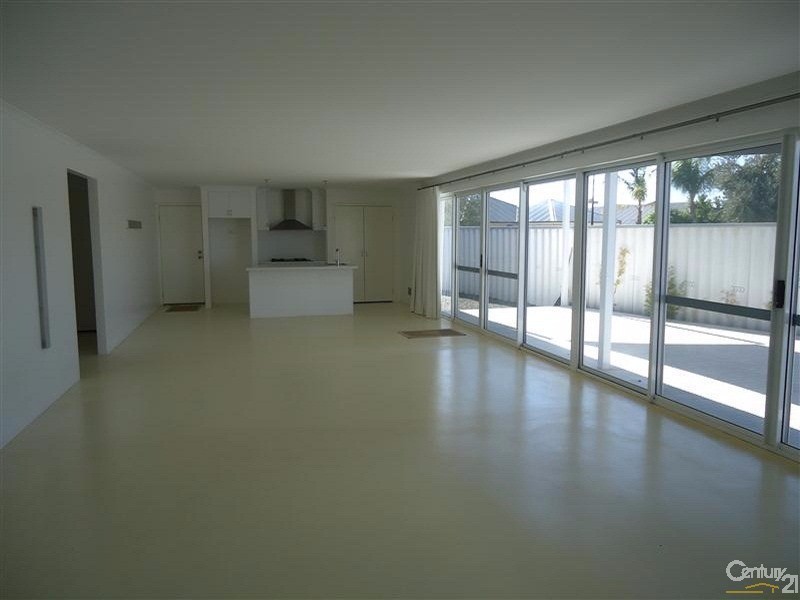 2 Valheru Avenue, Rockingham WA 6168