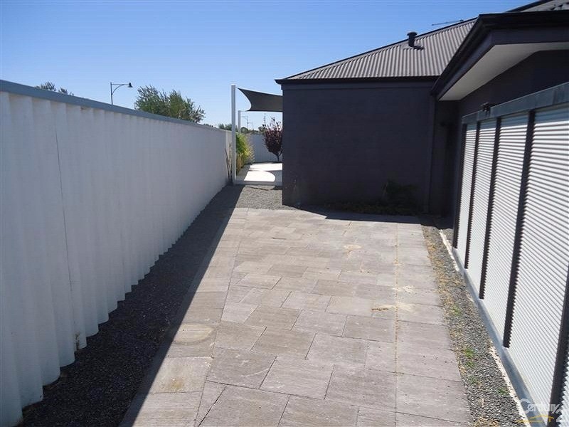 2 Valheru Avenue, Rockingham WA 6168