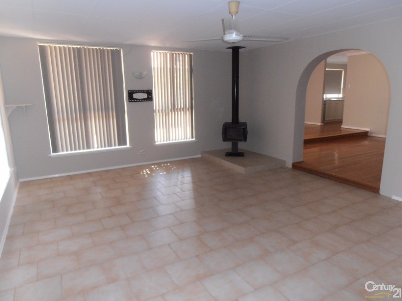 16 Ernest Street, Safety Bay WA 6169