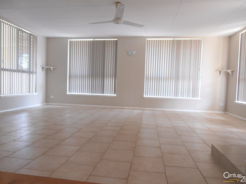 16 Ernest Street, Safety Bay WA 6169