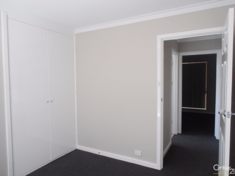 16 Ernest Street, Safety Bay WA 6169