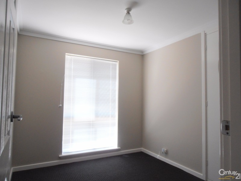 16 Ernest Street, Safety Bay WA 6169