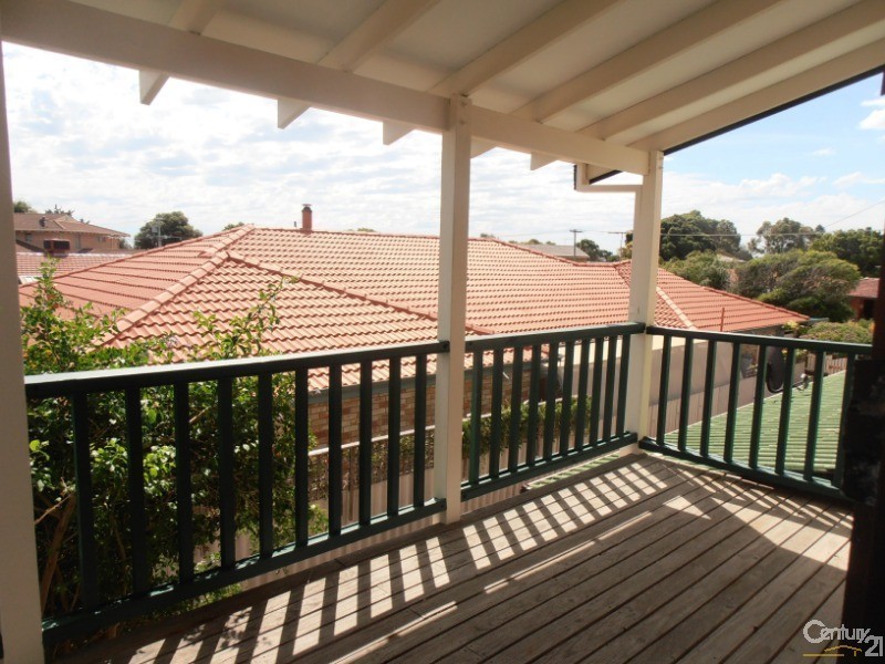 16 Ernest Street, Safety Bay WA 6169