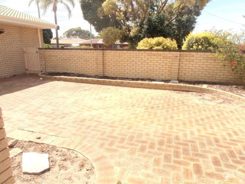 16 Ernest Street, Safety Bay WA 6169