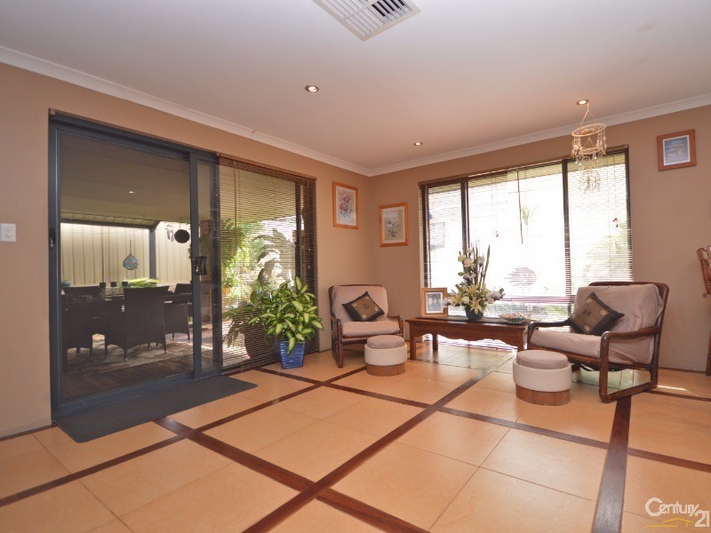 43 Stokesay Street, Orelia WA 6167