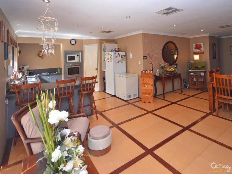 43 Stokesay Street, Orelia WA 6167