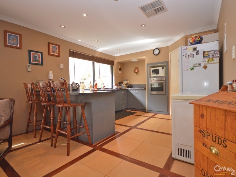 43 Stokesay Street, Orelia WA 6167