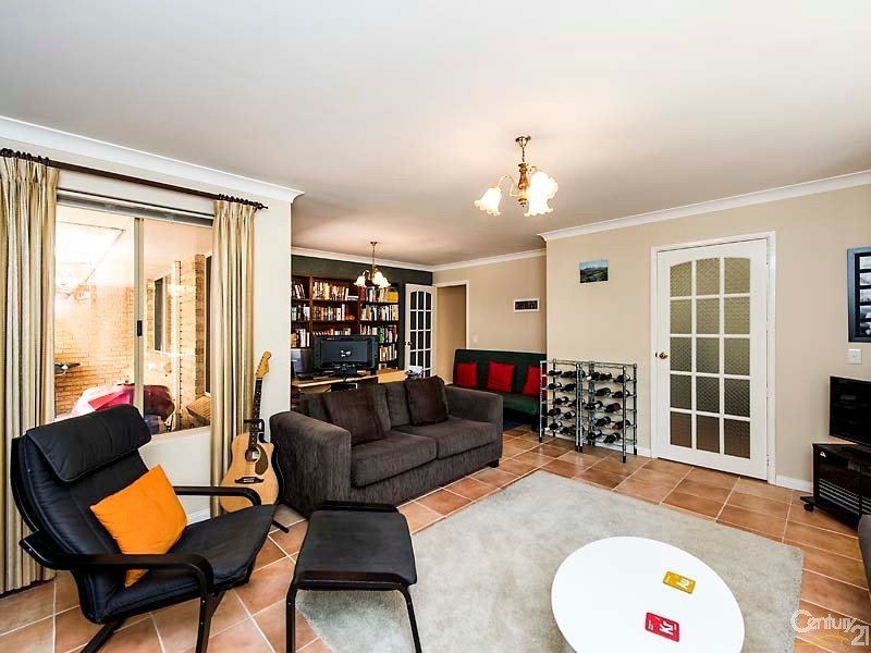 11 Torcross Street, Warnbro WA 6169