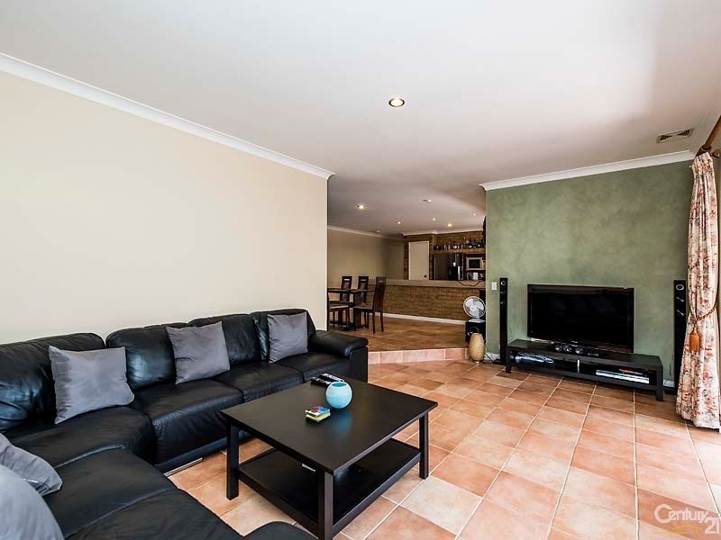 11 Torcross Street, Warnbro WA 6169