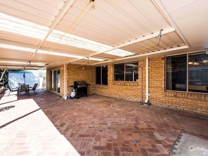 11 Torcross Street, Warnbro WA 6169