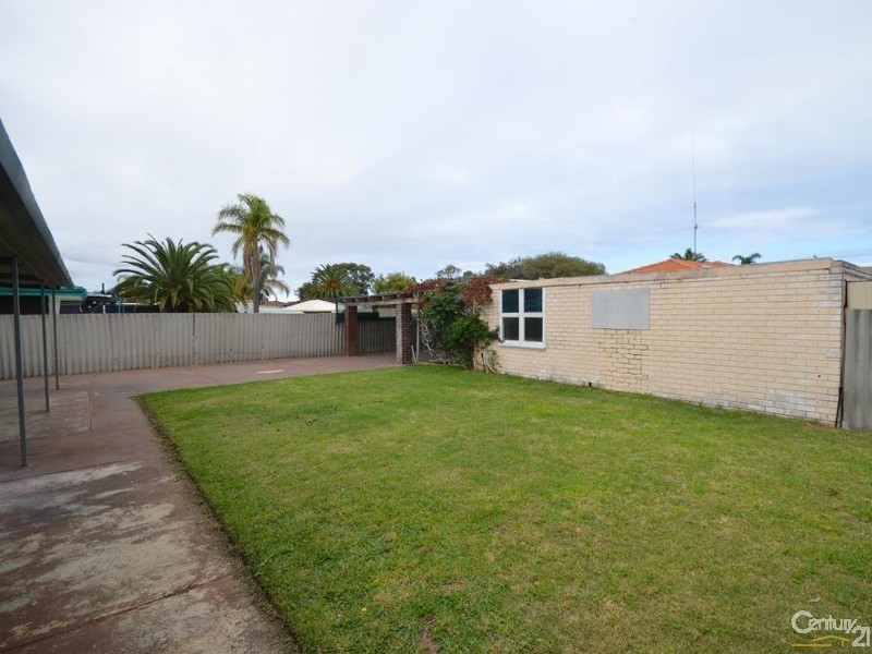 2 Nevis Place, Safety Bay WA 6169