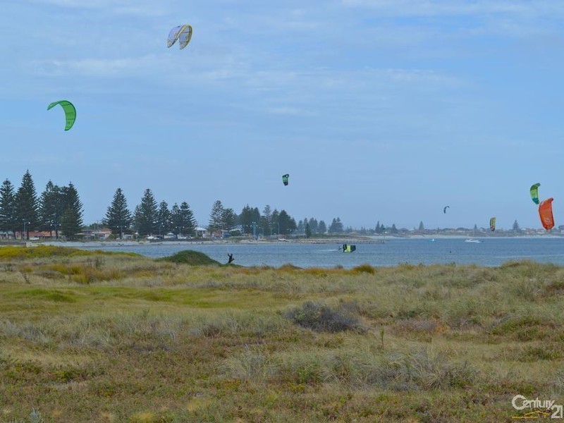 2 Nevis Place, Safety Bay WA 6169