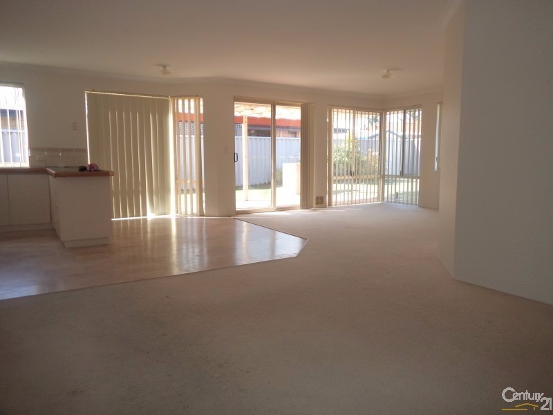 61 Montebourg Meander, Port Kennedy WA 6172