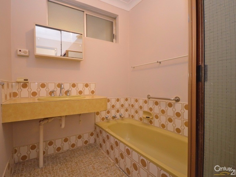 2 Haselmere Circus, Rockingham WA 6168