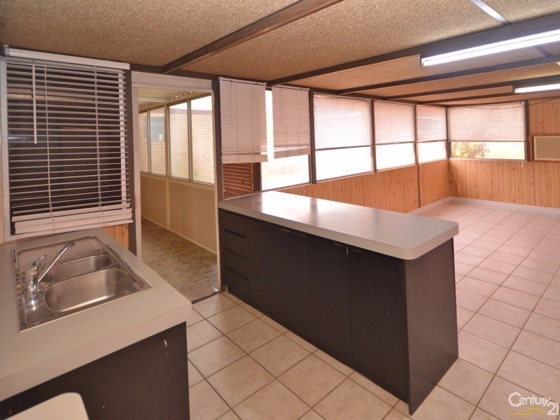 2 Haselmere Circus, Rockingham WA 6168