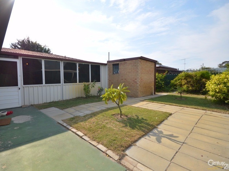 2 Haselmere Circus, Rockingham WA 6168