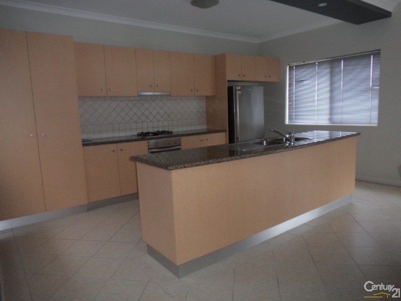 8 Weld Street, Rockingham WA 6168