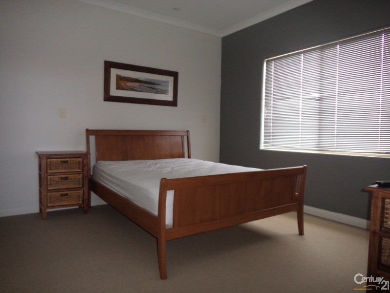 8 Weld Street, Rockingham WA 6168