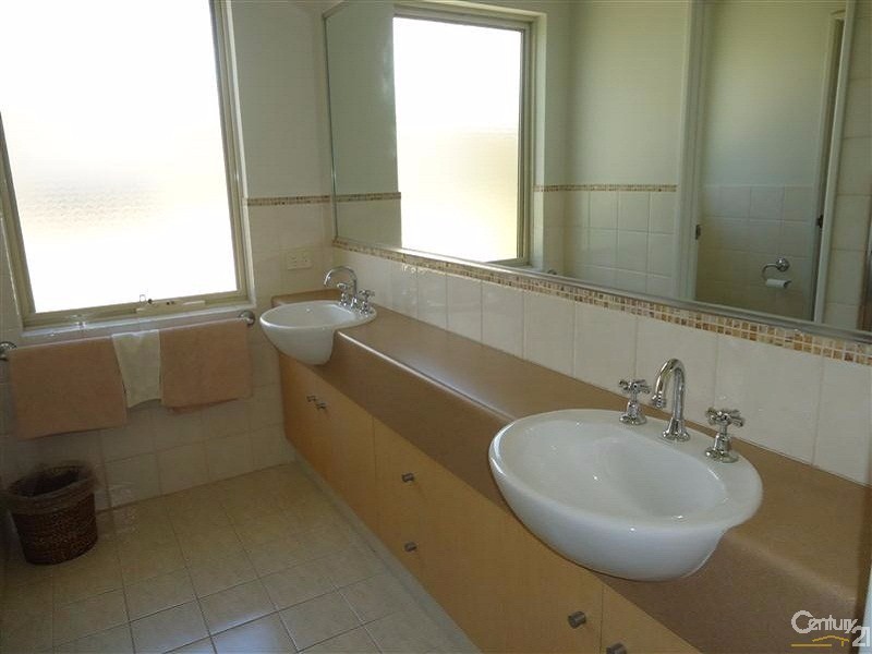 8 Weld Street, Rockingham WA 6168