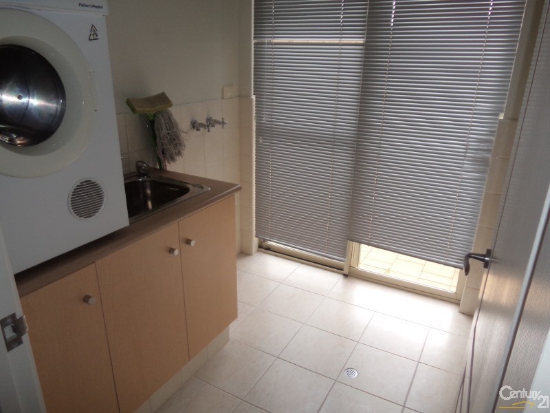 8 Weld Street, Rockingham WA 6168