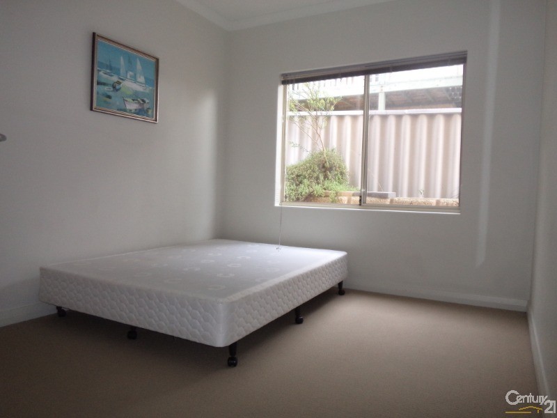 8 Weld Street, Rockingham WA 6168