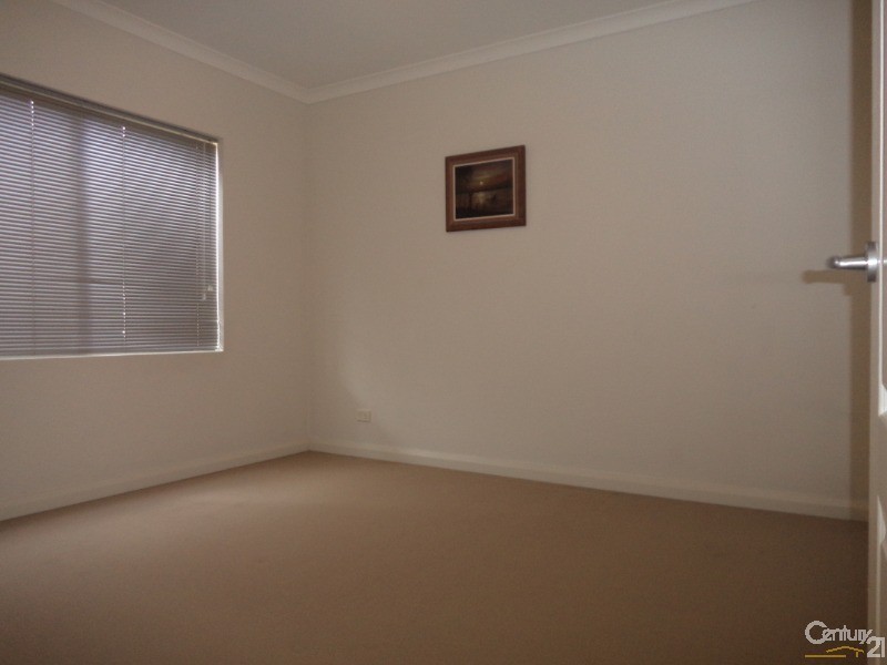 8 Weld Street, Rockingham WA 6168