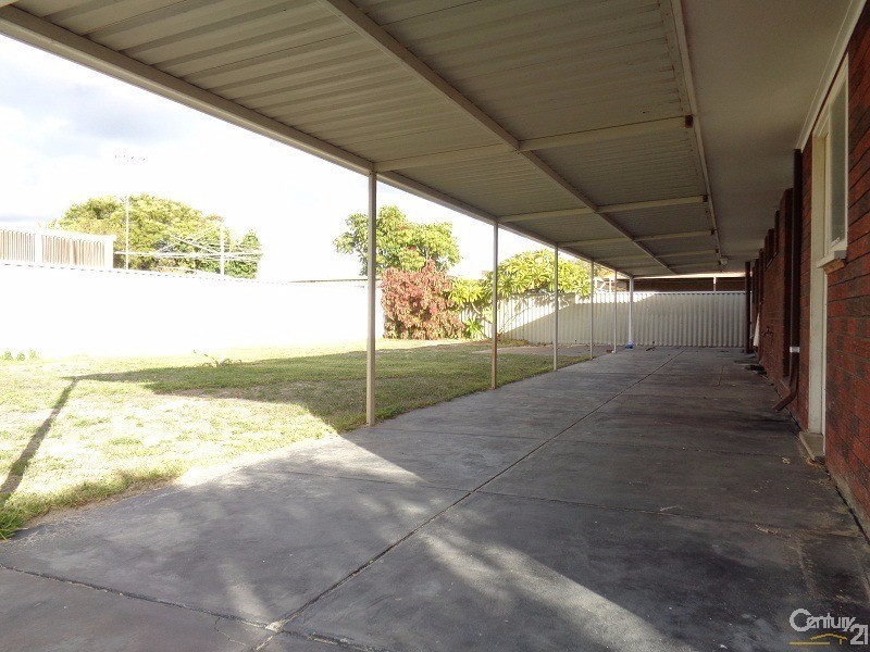 73 June Road, Safety Bay WA 6169