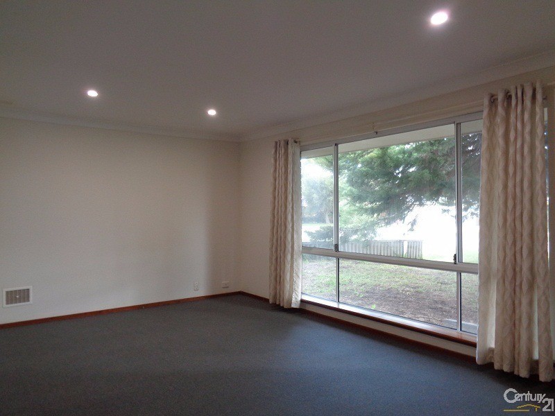 73 June Road, Safety Bay WA 6169