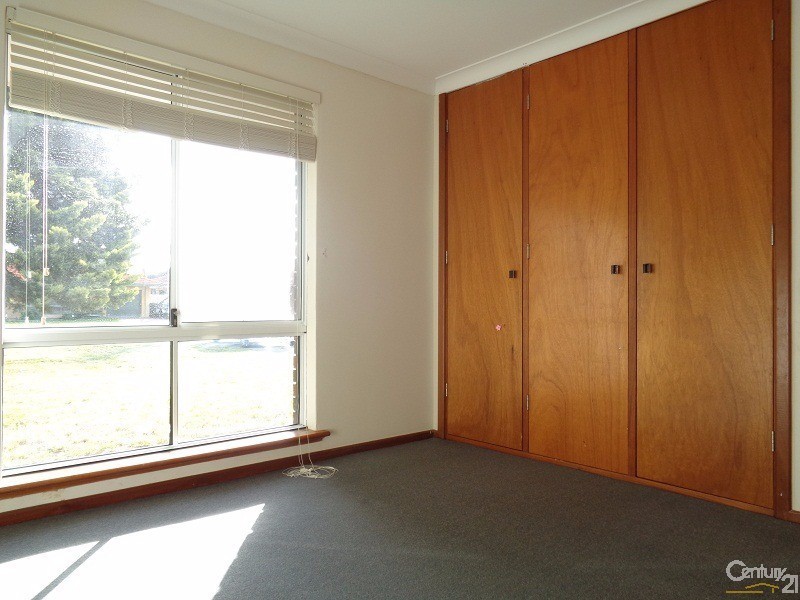 73 June Road, Safety Bay WA 6169