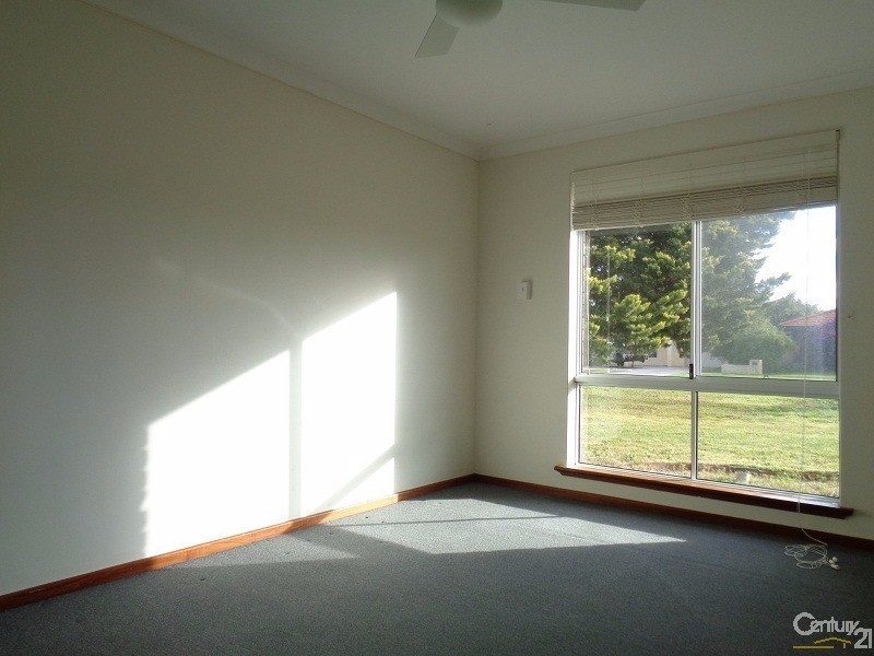 73 June Road, Safety Bay WA 6169