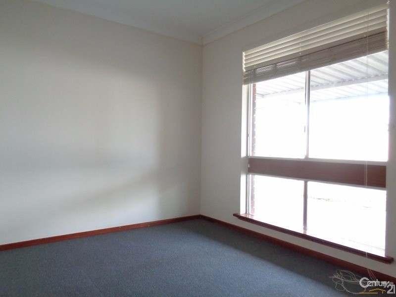 73 June Road, Safety Bay WA 6169