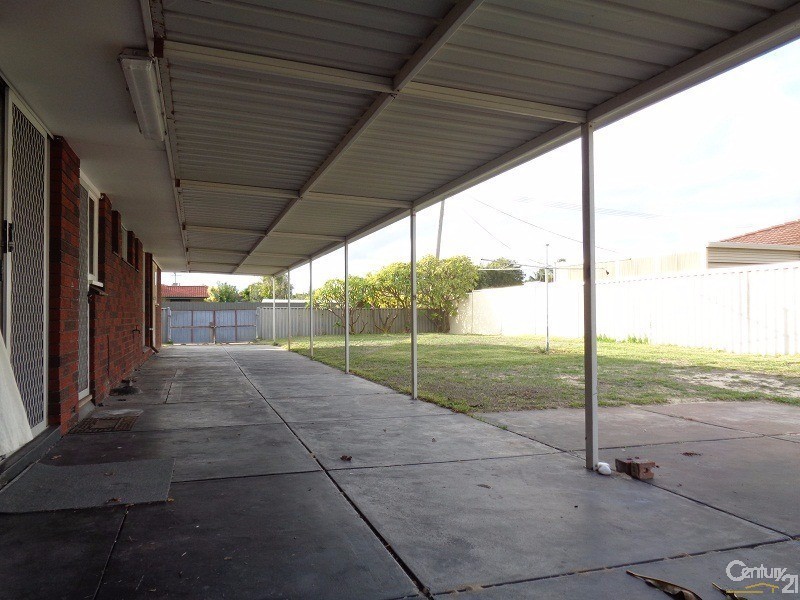 73 June Road, Safety Bay WA 6169