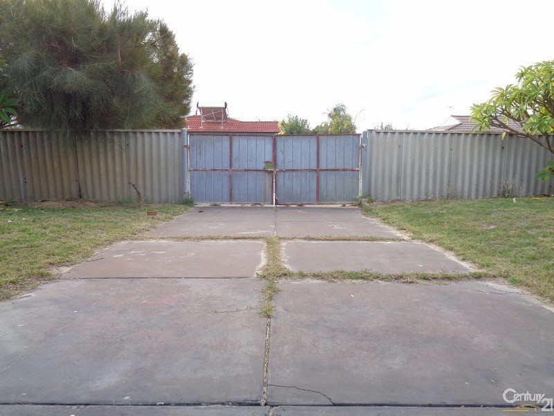73 June Road, Safety Bay WA 6169