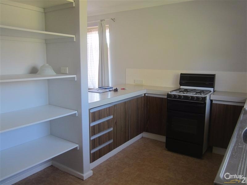 19 Varley Crescent, Cooloongup WA 6168